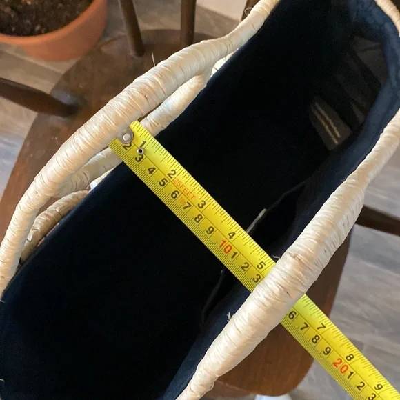 Tommy Bahama Women's Black Tan Medallion Straw Ring Handle Basket Tote Bag - Picture 8 of 11